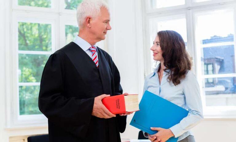 Paralegal vs Lawyer - Latest Guide to Careers and Responsibilities